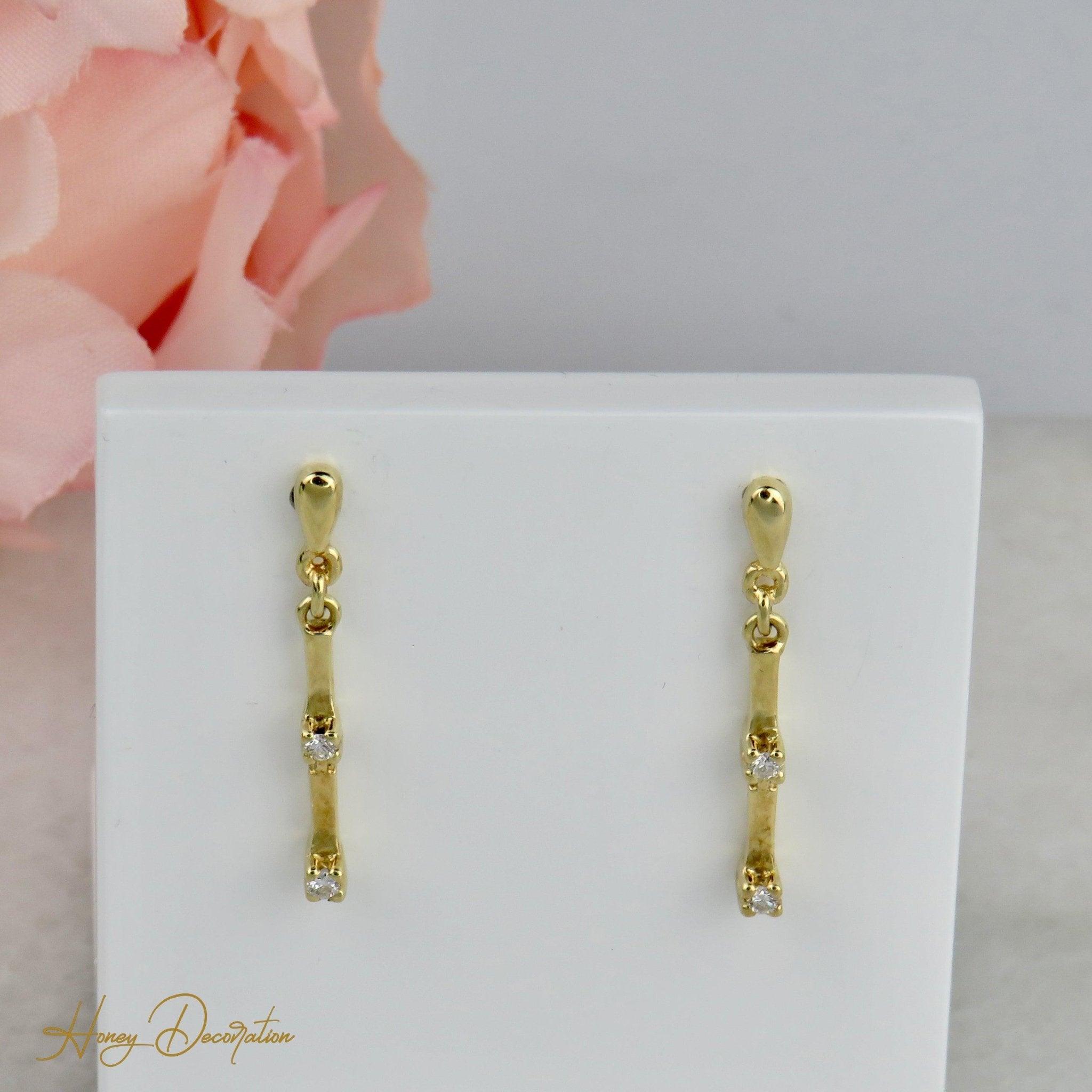 Elegante Goldohrringe mit Diamanten - Honey Decoration