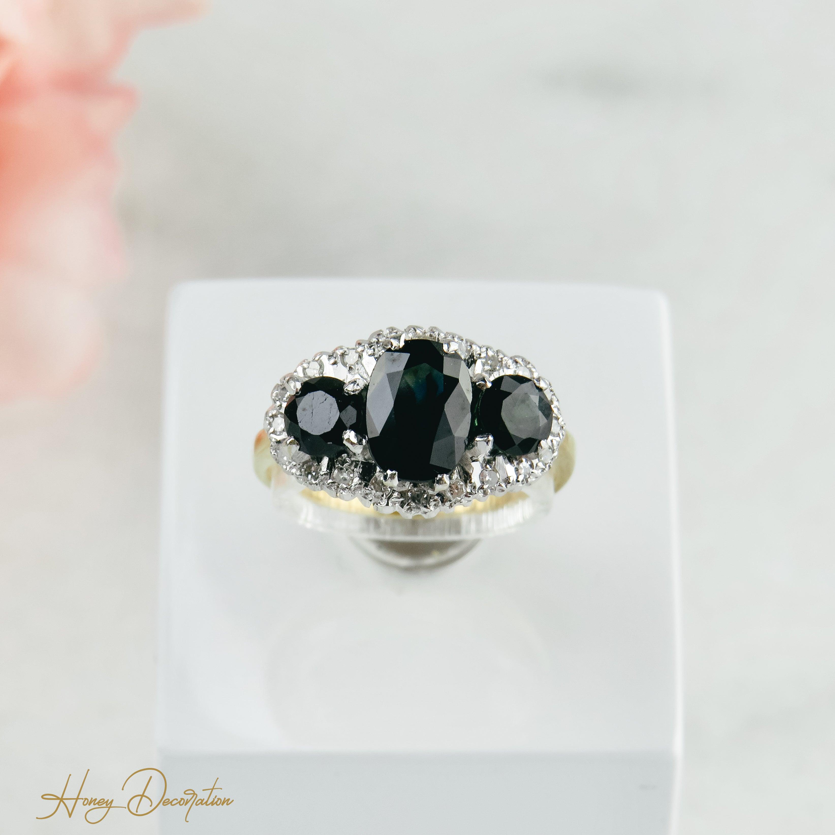 Goldring mit Saphiren und Brillanten - Honey Decoration