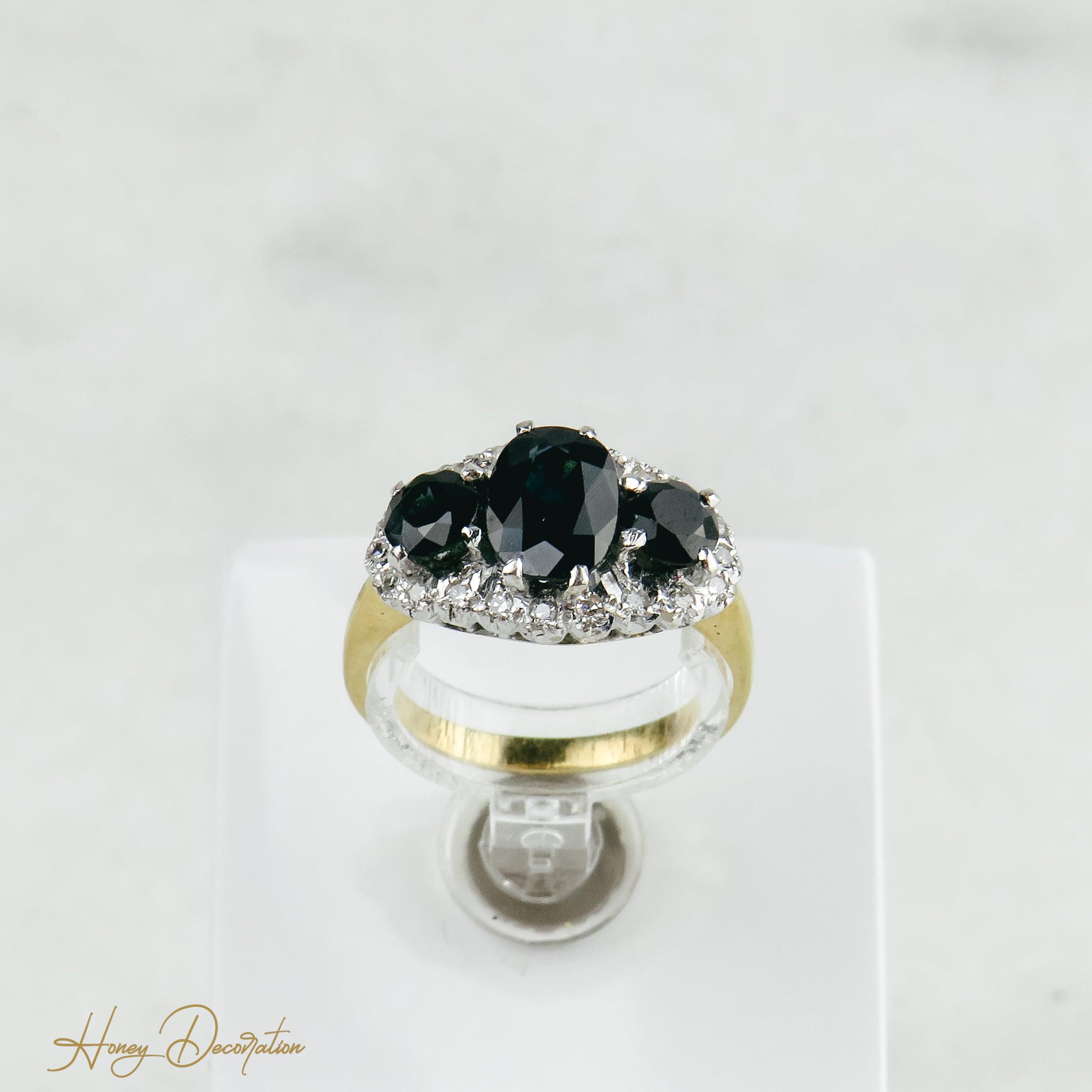 Goldring mit Saphiren und Brillanten - Honey Decoration