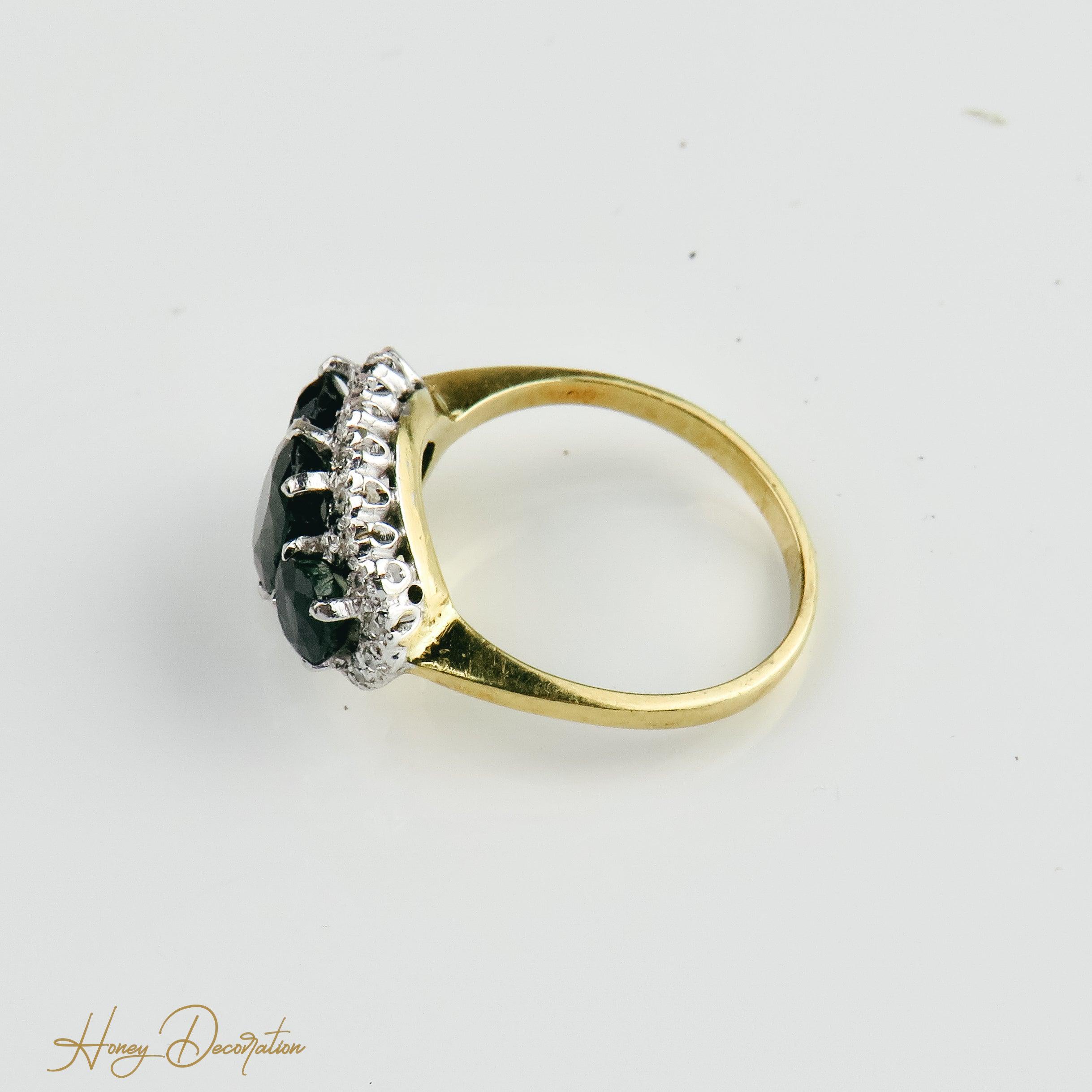 Goldring mit Saphiren und Brillanten - Honey Decoration