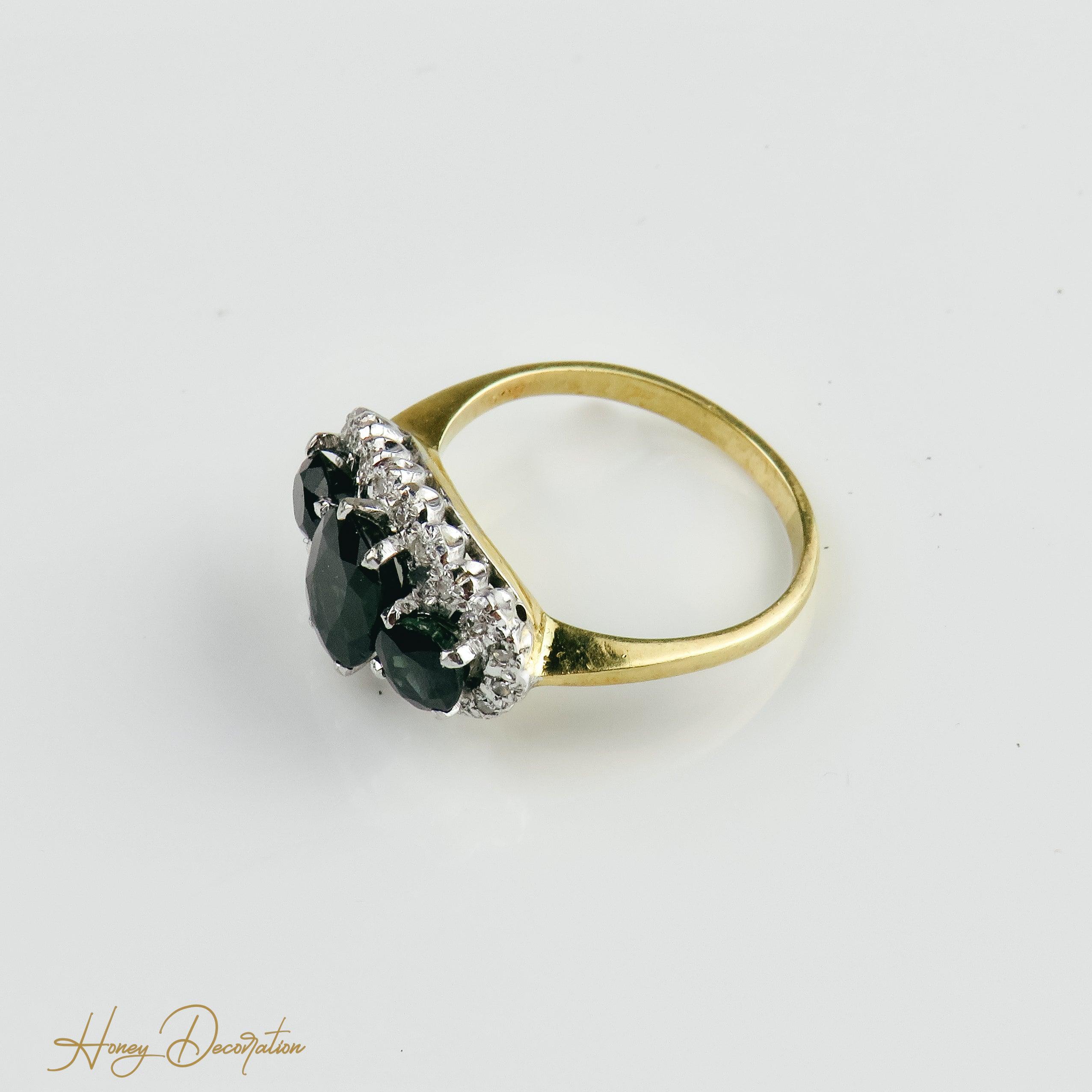 Goldring mit Saphiren und Brillanten - Honey Decoration