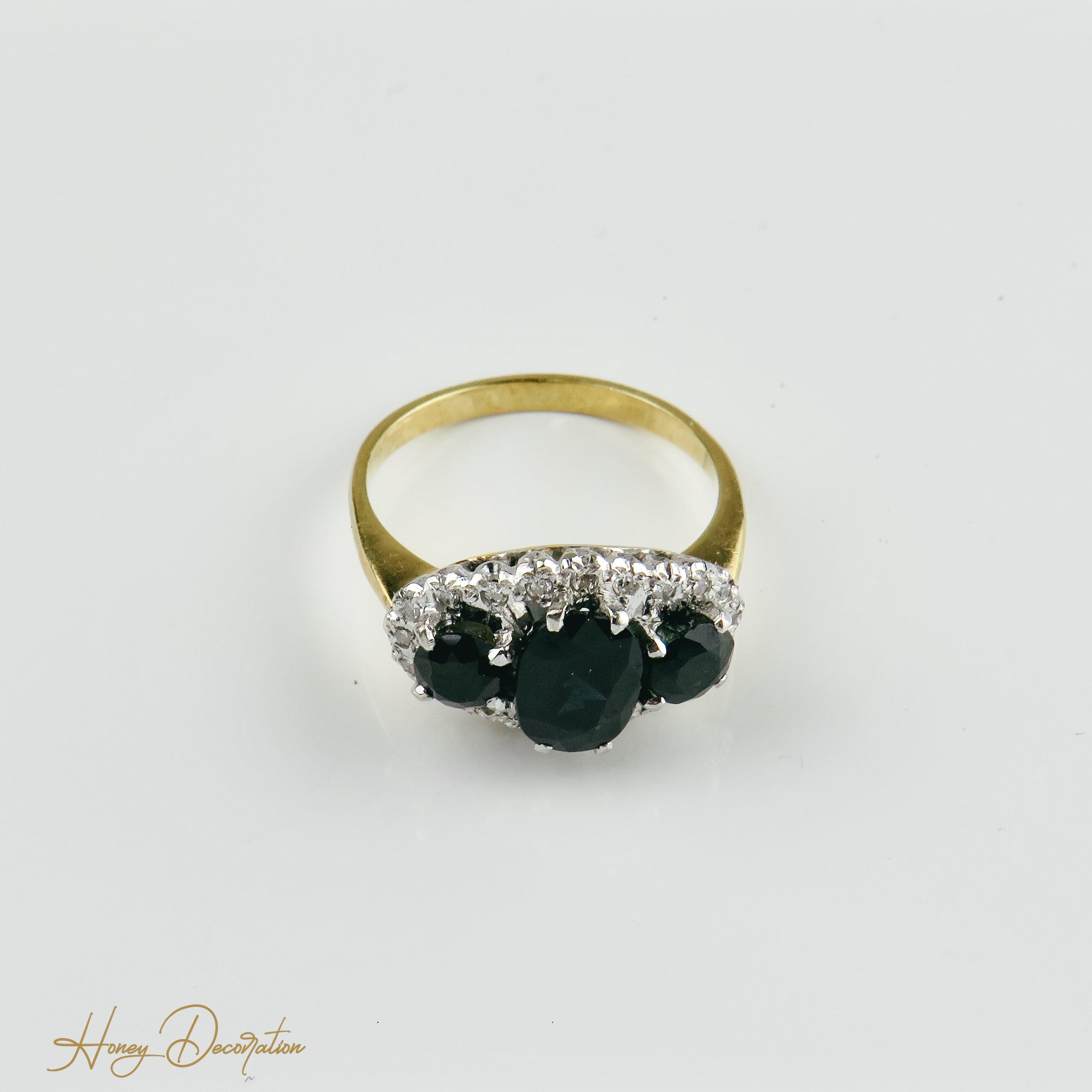 Goldring mit Saphiren und Brillanten - Honey Decoration