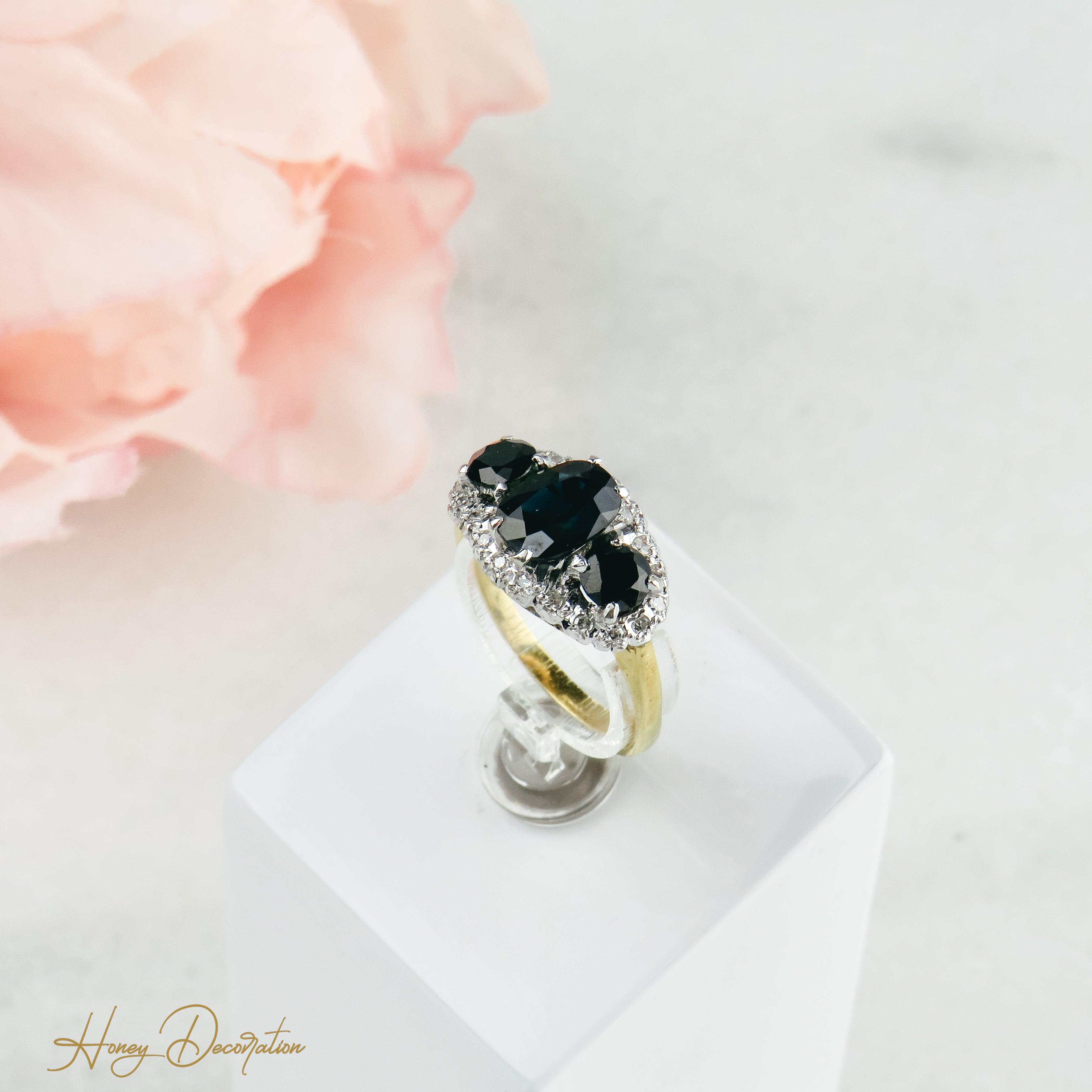 Goldring mit Saphiren und Brillanten - Honey Decoration