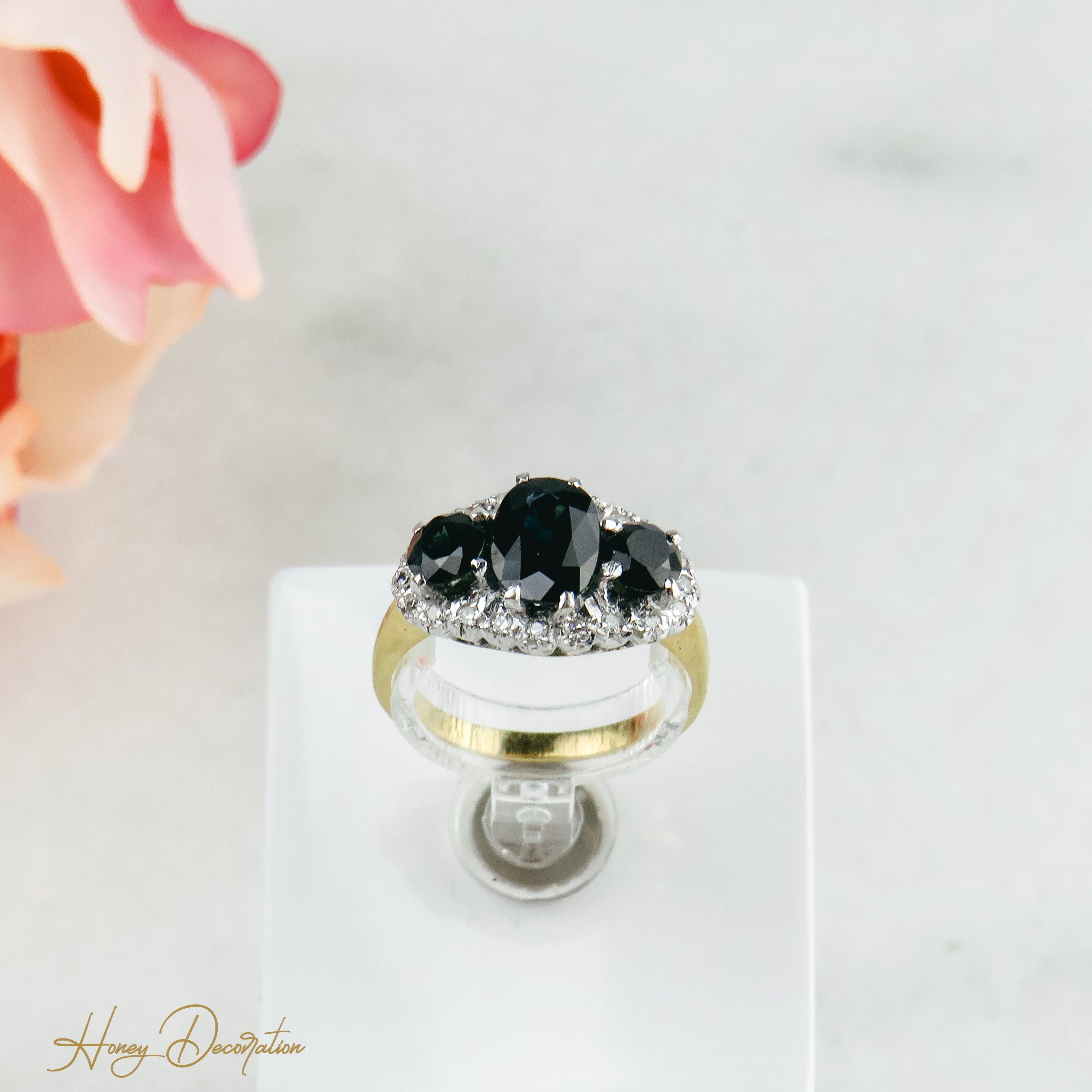 Goldring mit Saphiren und Brillanten - Honey Decoration