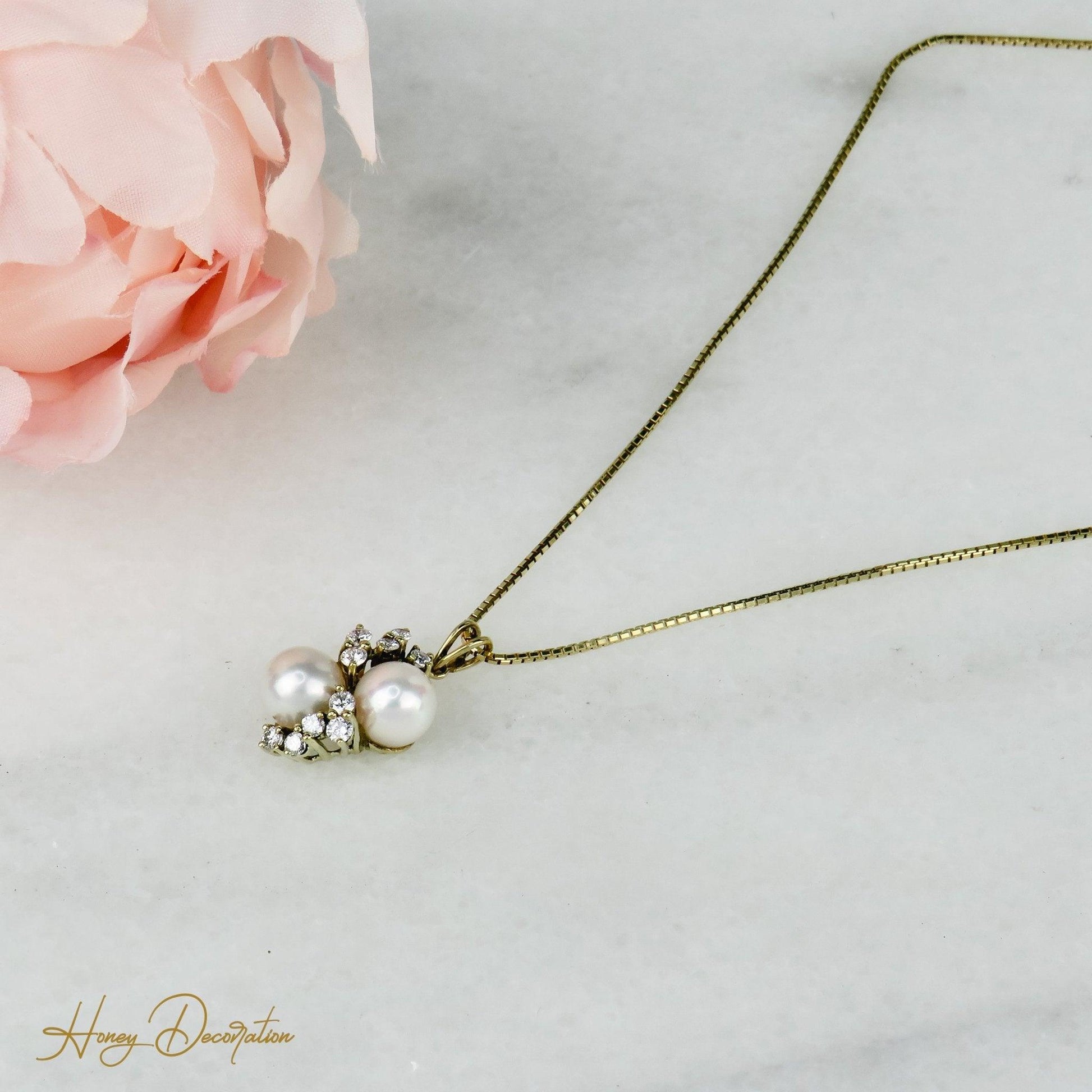 Halsketten-Anhänger mit Perlen und Brillanten - Honey Decoration