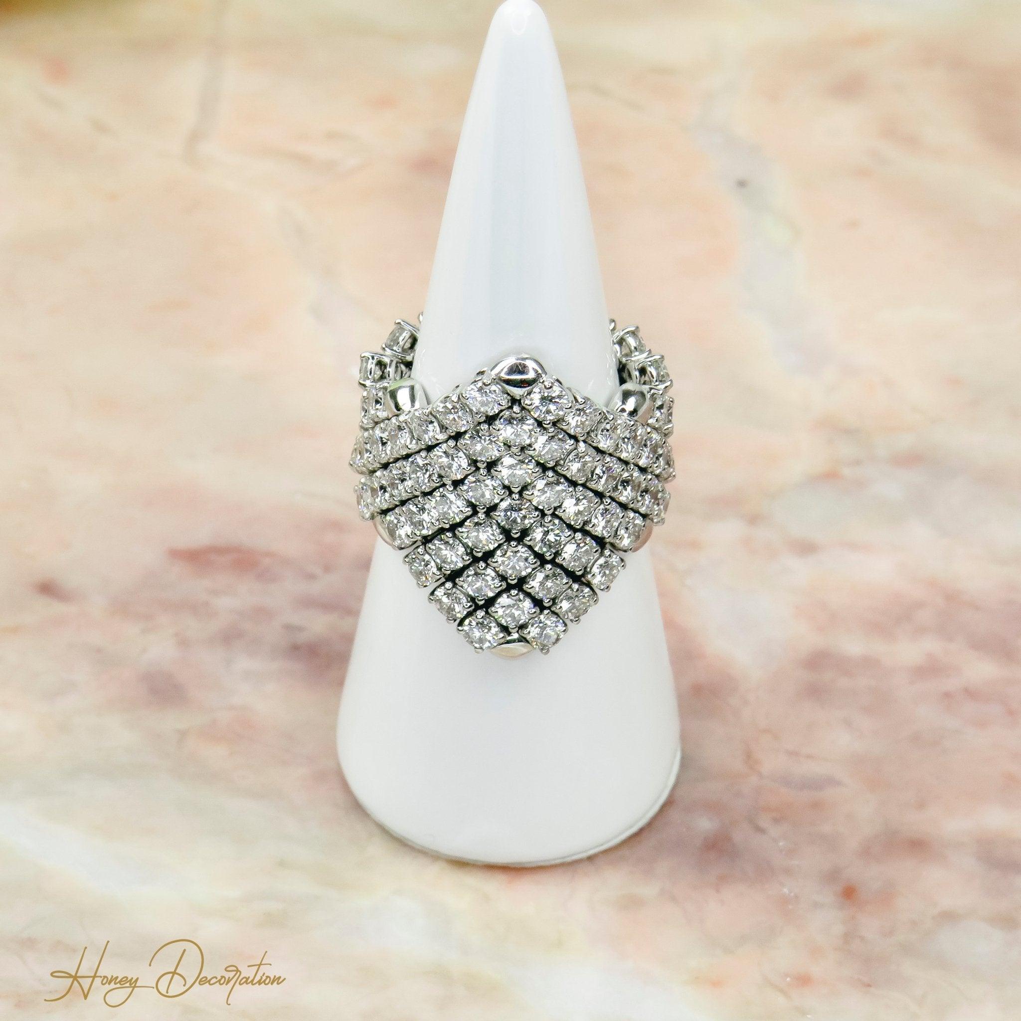 Luxuriöser & ausgefallener Weißgoldring mit Brillanten - Honey Decoration