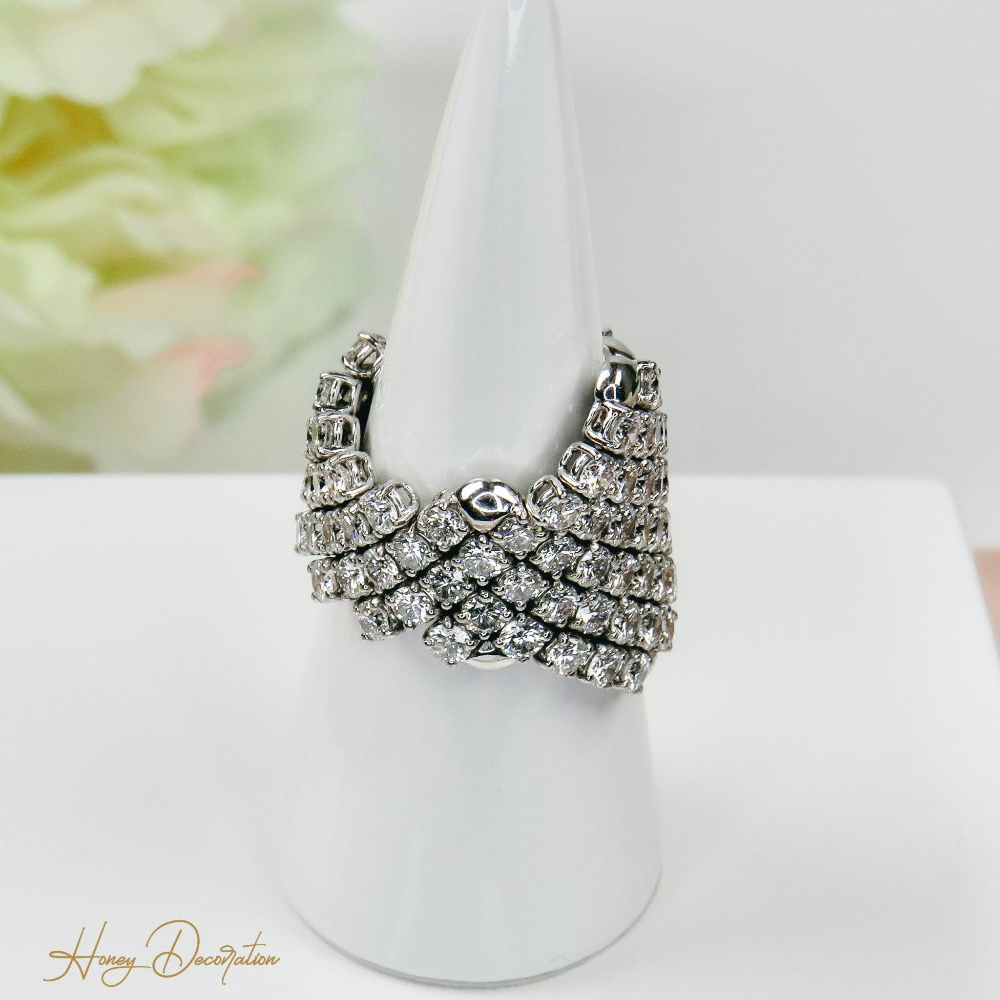 Luxuriöser & ausgefallener Weißgoldring mit Brillanten - Honey Decoration