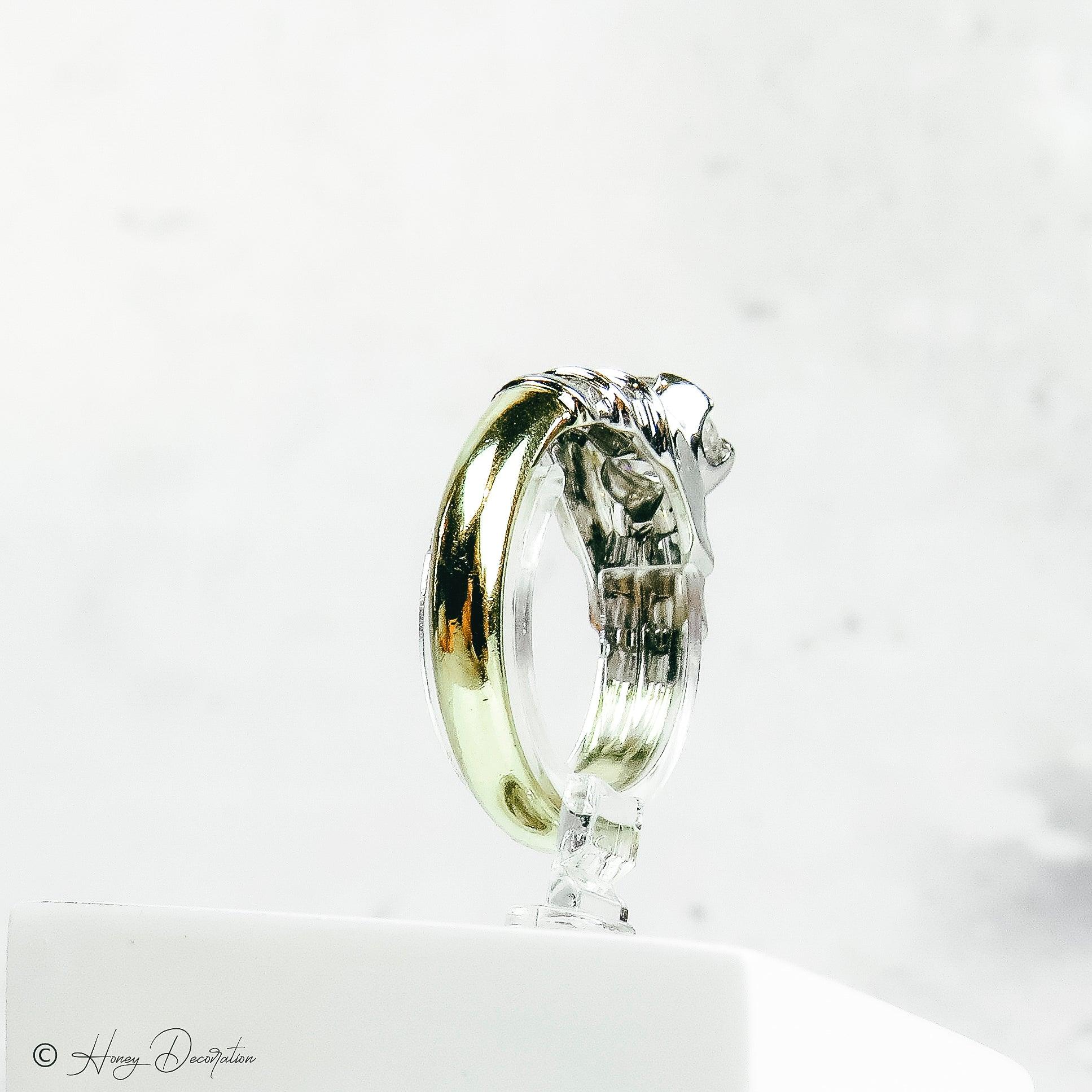 Prächtiger 18 Karat Bicolor-Ring mit Diamanten - Honey Decoration