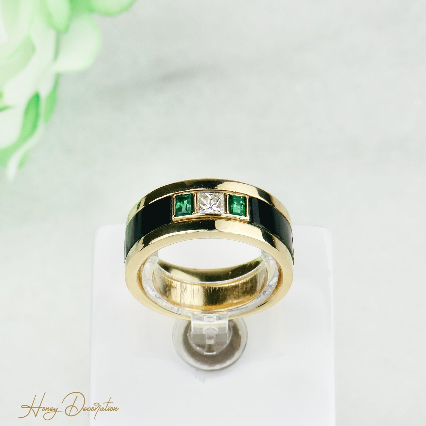 Prächtiger 18 Karat Cadeaux-Ring mit Onyx & Smaragd - Honey Decoration