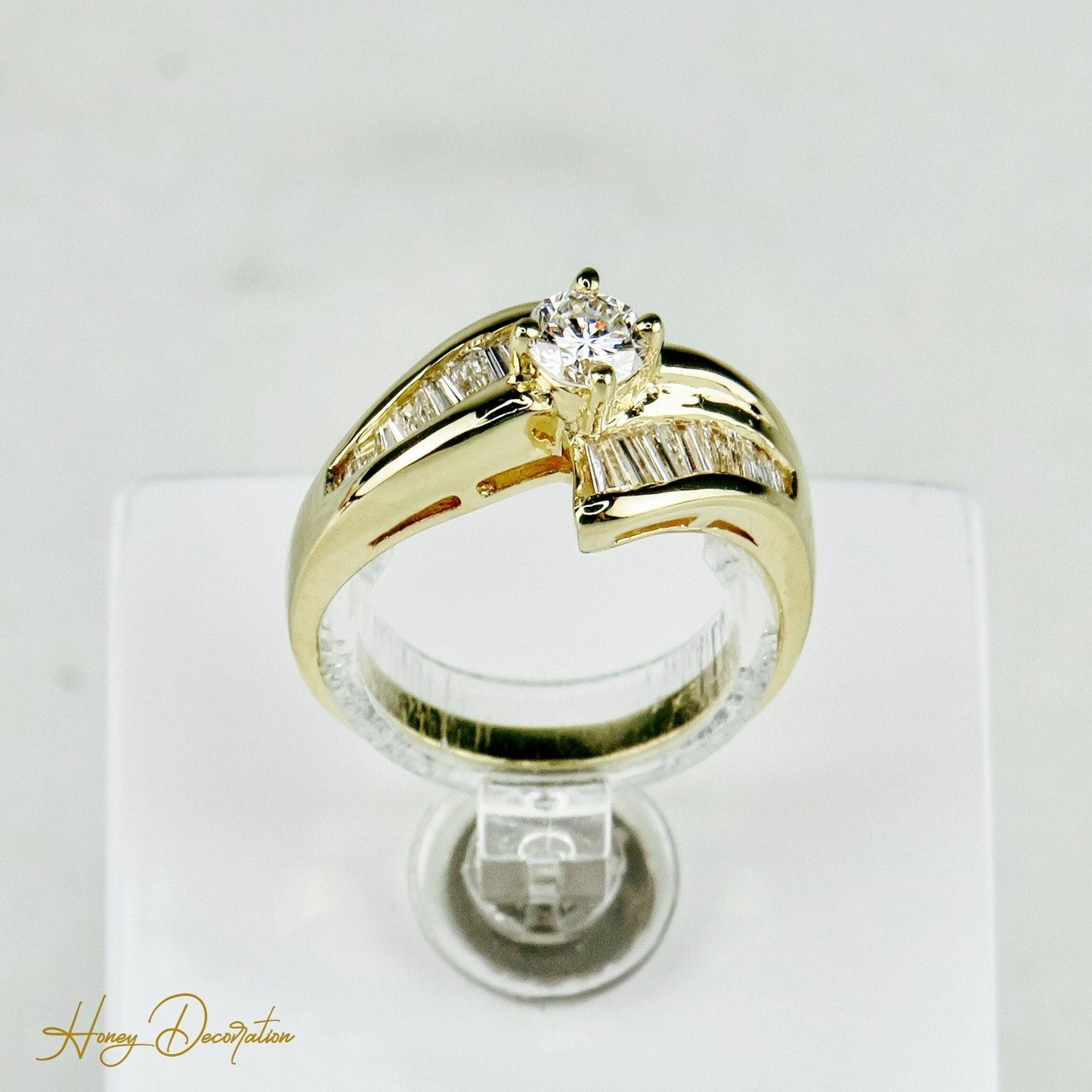 Prächtiger 18 Karat Ring mit Diamanten - Honey Decoration