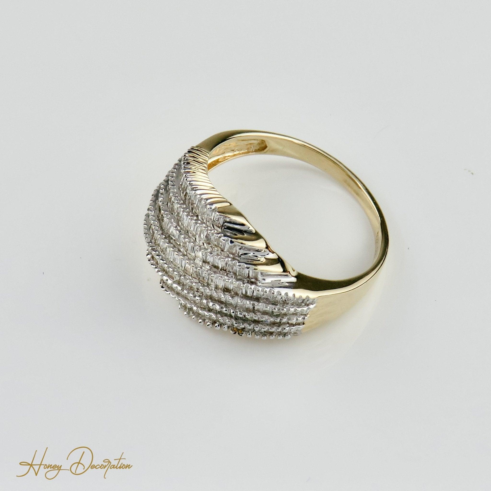 Prächtiger Goldring aus 585 Gold mit Diamanten - Honey Decoration