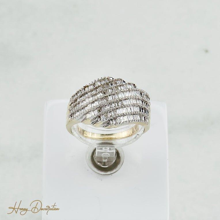 Prächtiger Goldring aus 585 Gold mit Diamanten - Honey Decoration