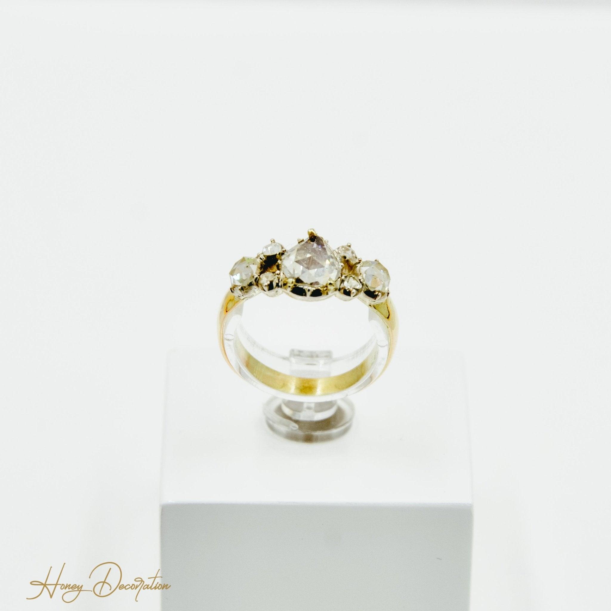 Prächtiger Jugendstil Ring mit Diamant im Rosenschliff - Honey Decoration