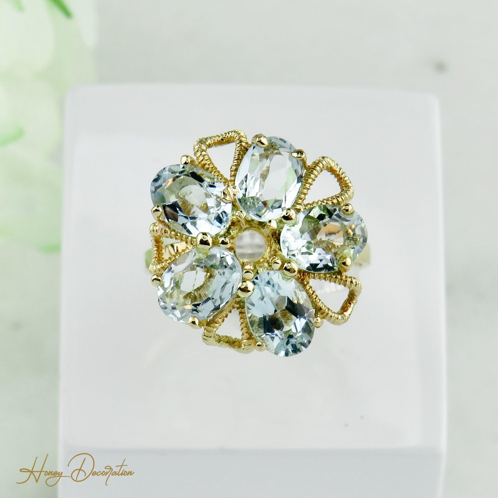 Ring mit wunderschönem Aquamarin aus 750 Gold - Honey Decoration