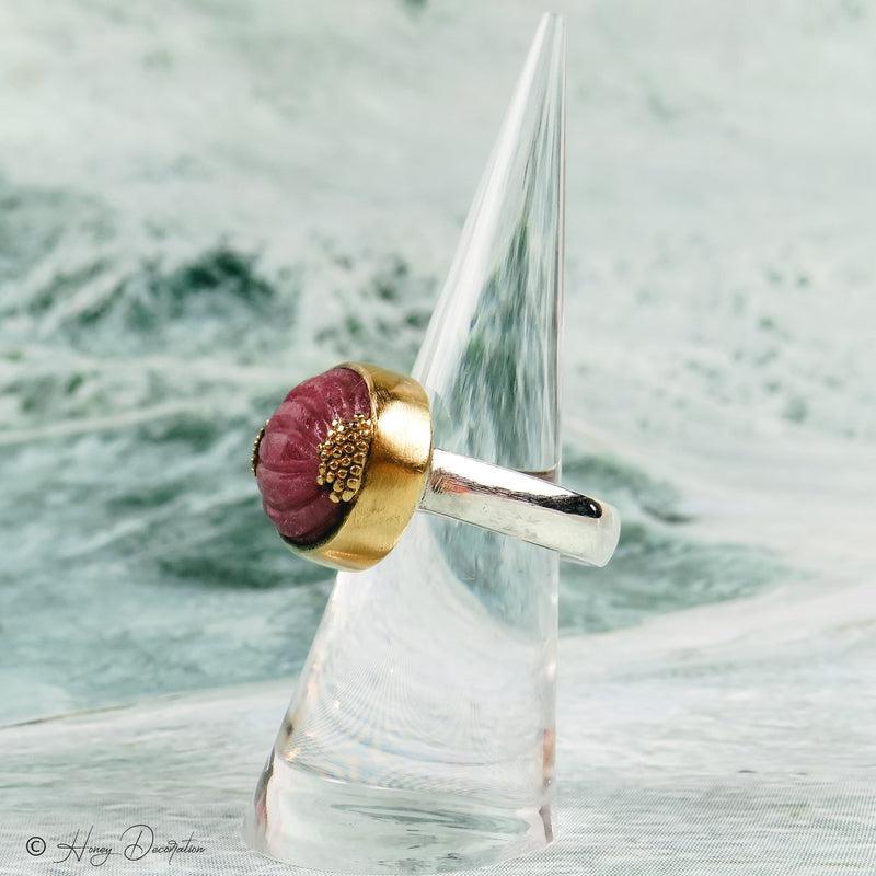 Statement-Ring aus Silber und 18 Karat Gelbgold mit Rubin - Honey Decoration