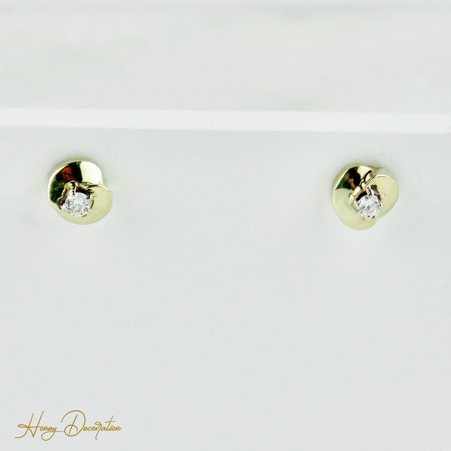 Süße Gold-Ohrringe mit Diamant-Solitären - Honey Decoration