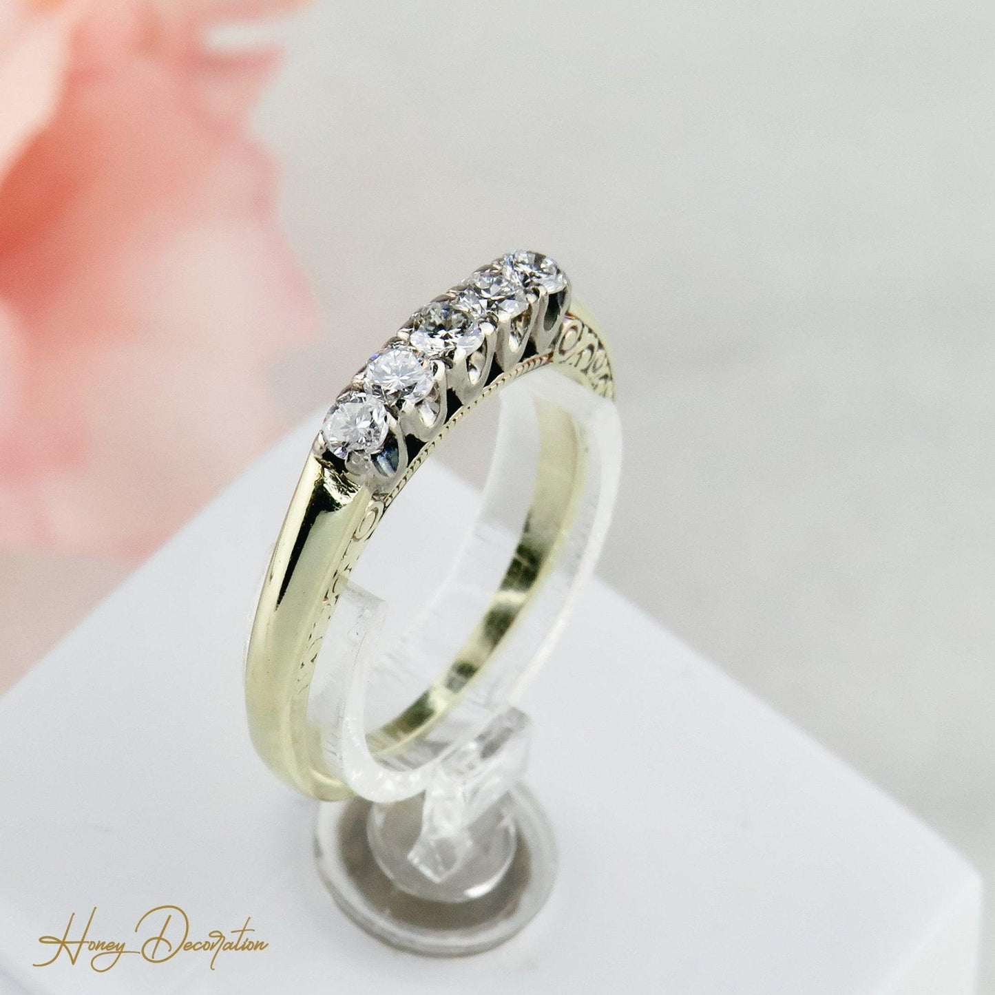 Toller Ring aus 585 Gold besetzt mit Diamanten - Honey Decoration