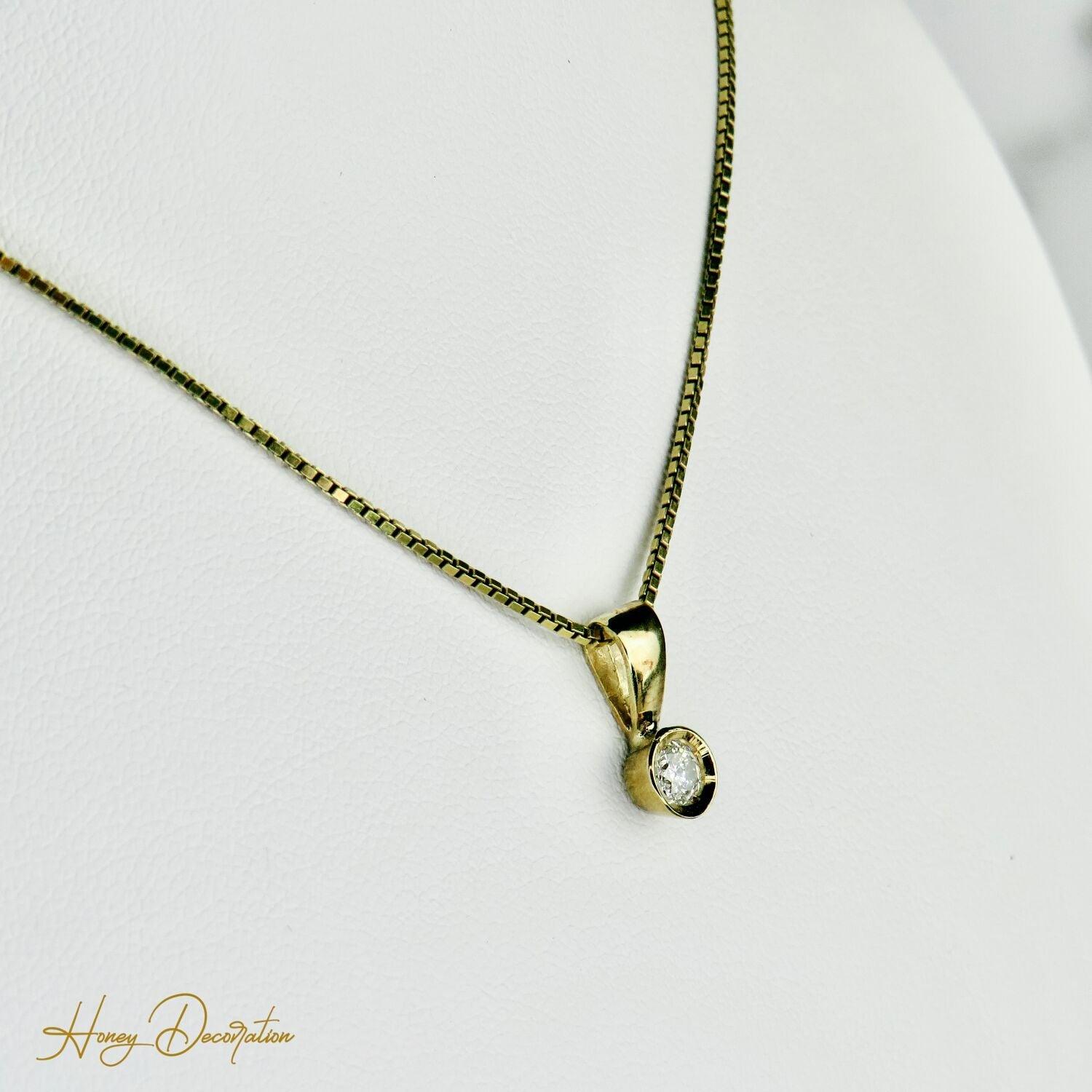 Vintage-Goldanhänger mit Diamant-Solitär - Honey Decoration