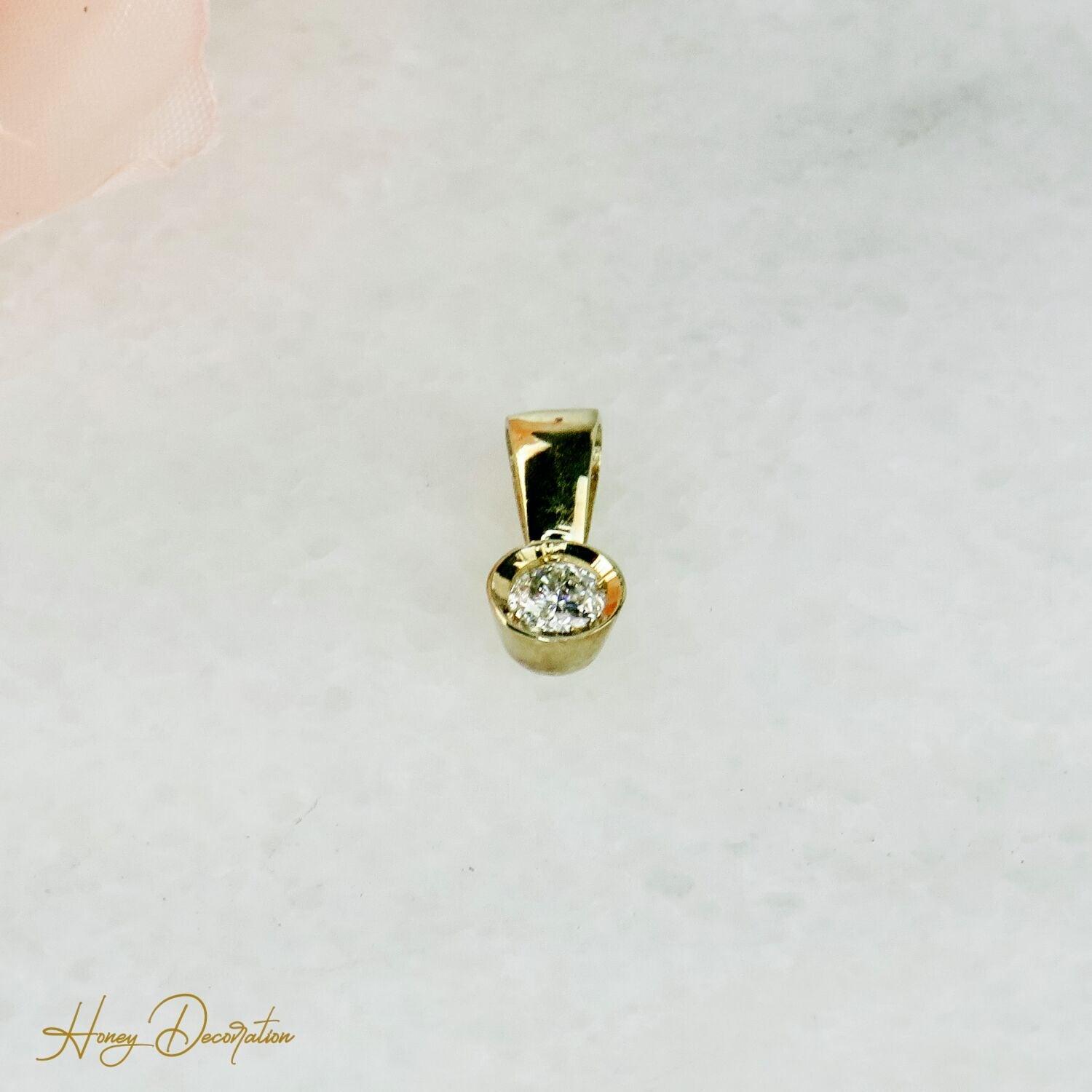 Vintage-Goldanhänger mit Diamant-Solitär - Honey Decoration