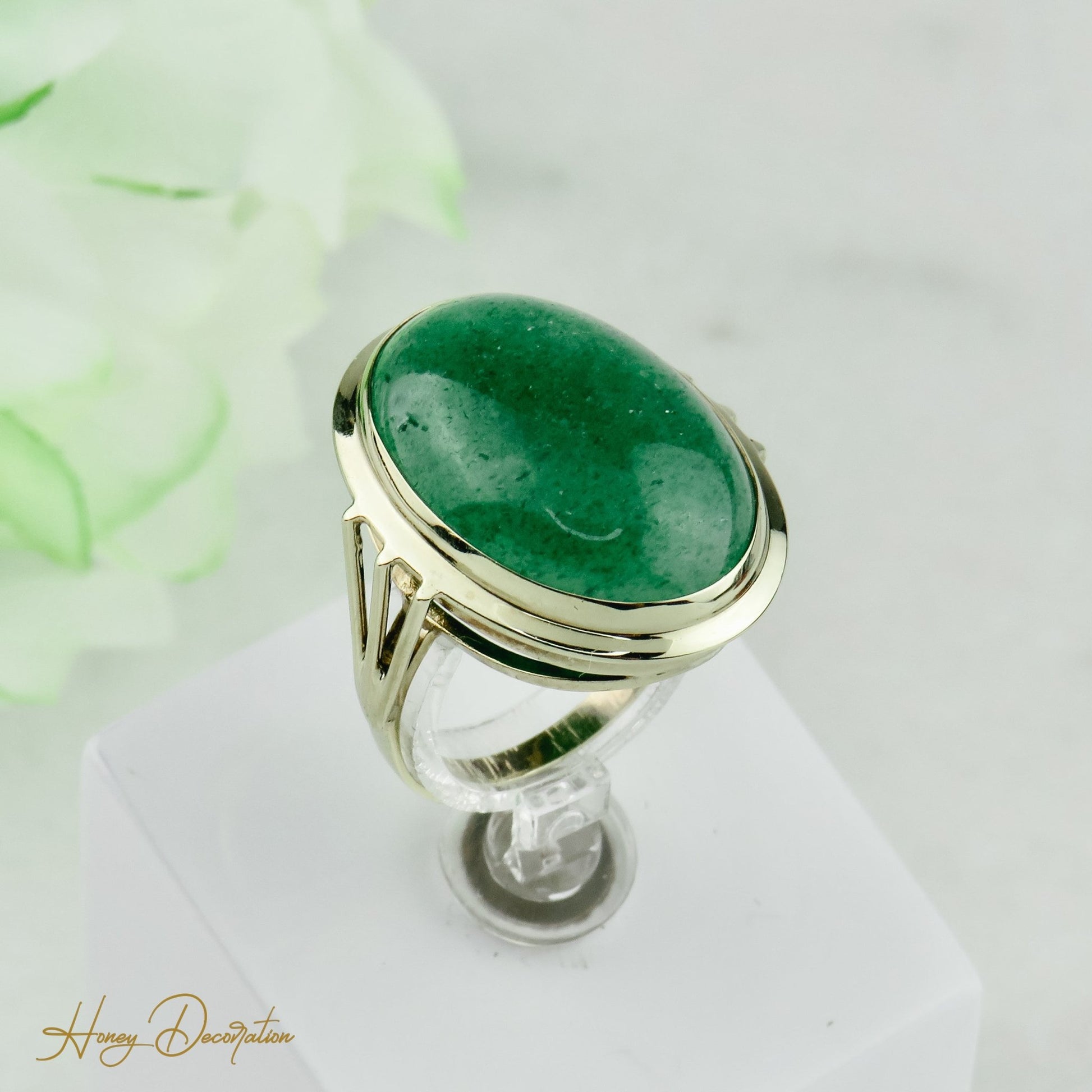 Vintage-Ring besetzt mit Jade aus 333 Gold - Honey Decoration