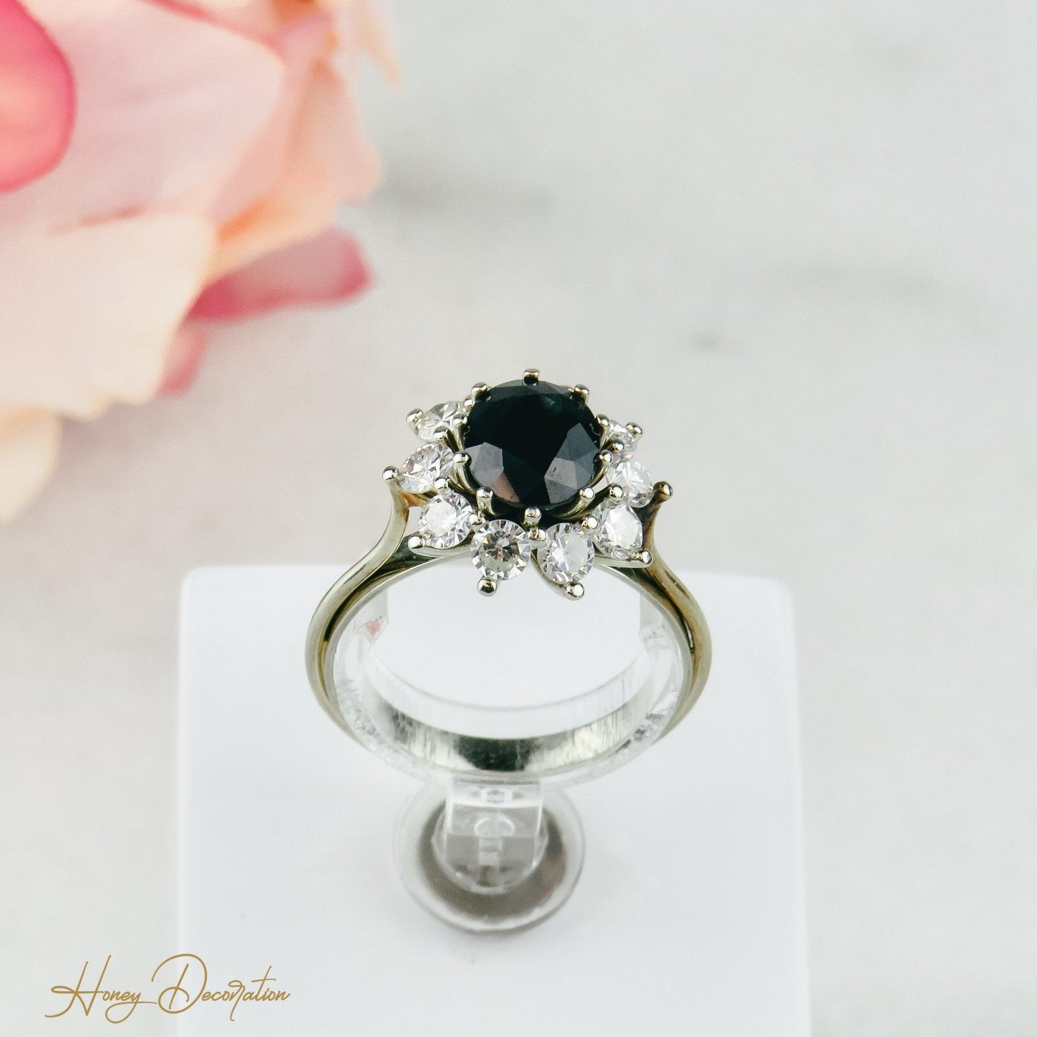 Weißgoldring mit Brillanten und Saphiren - Honey Decoration