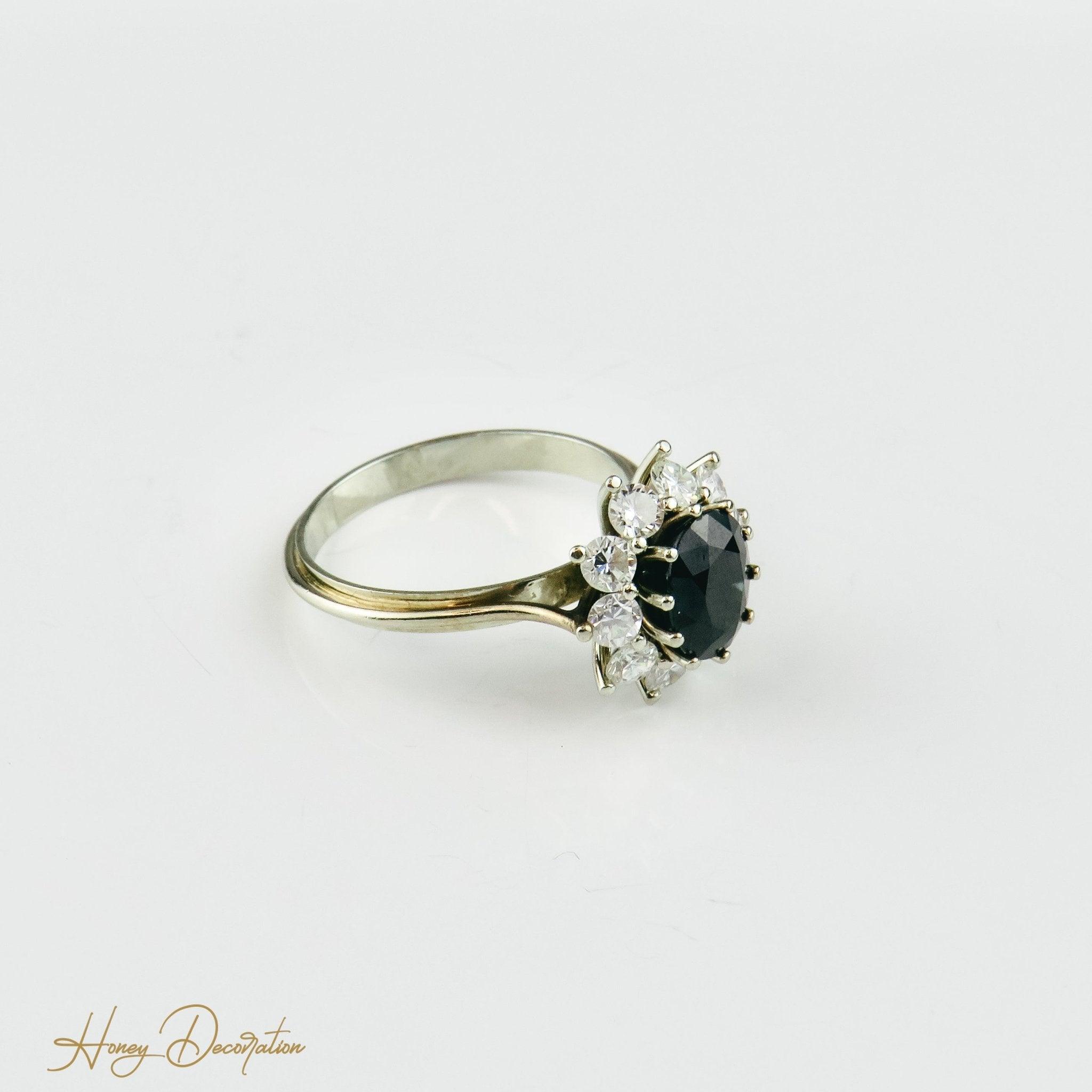 Weißgoldring mit Brillanten und Saphiren - Honey Decoration