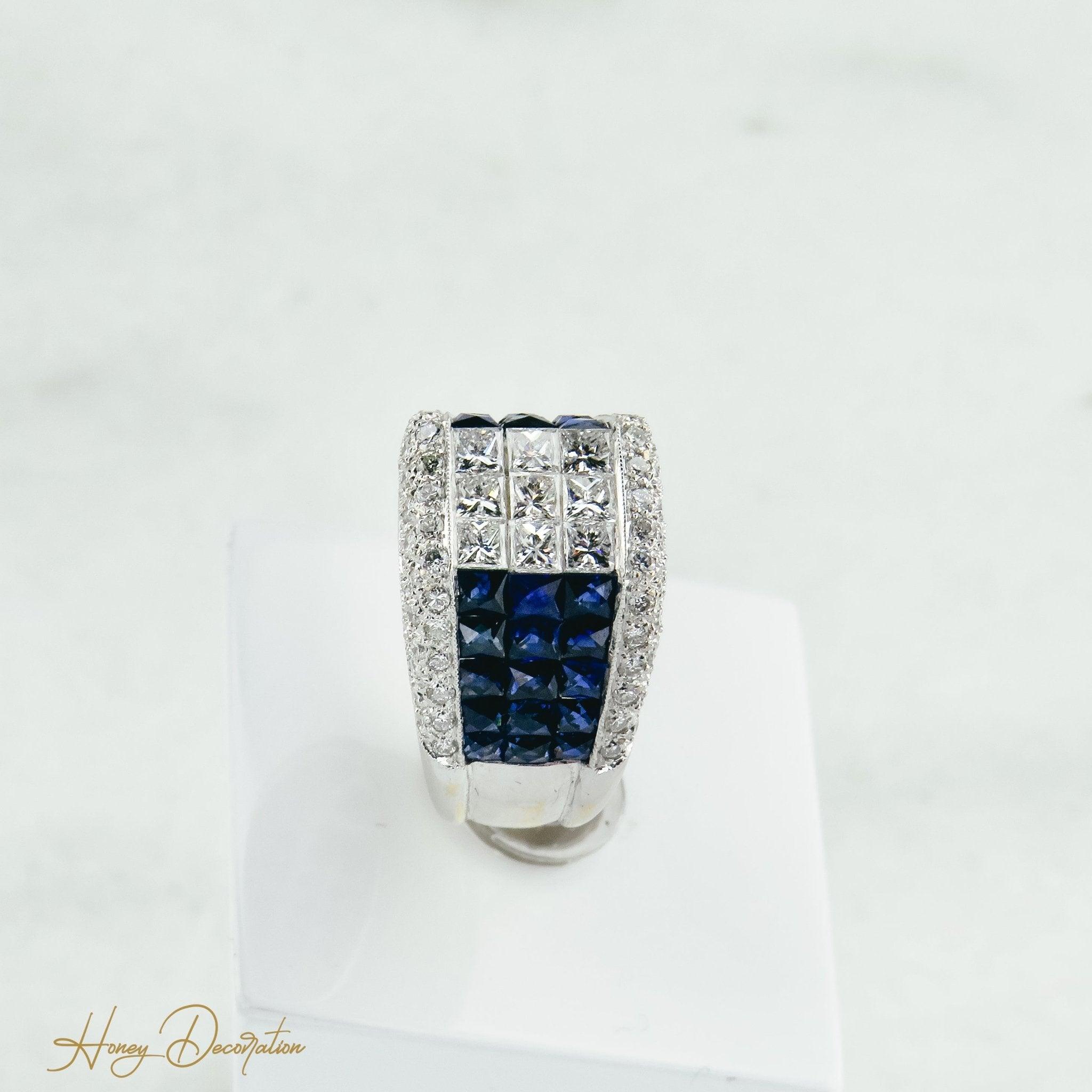 Weißgoldring mit Saphiren und Diamanten im Princess-Schliff - Honey Decoration