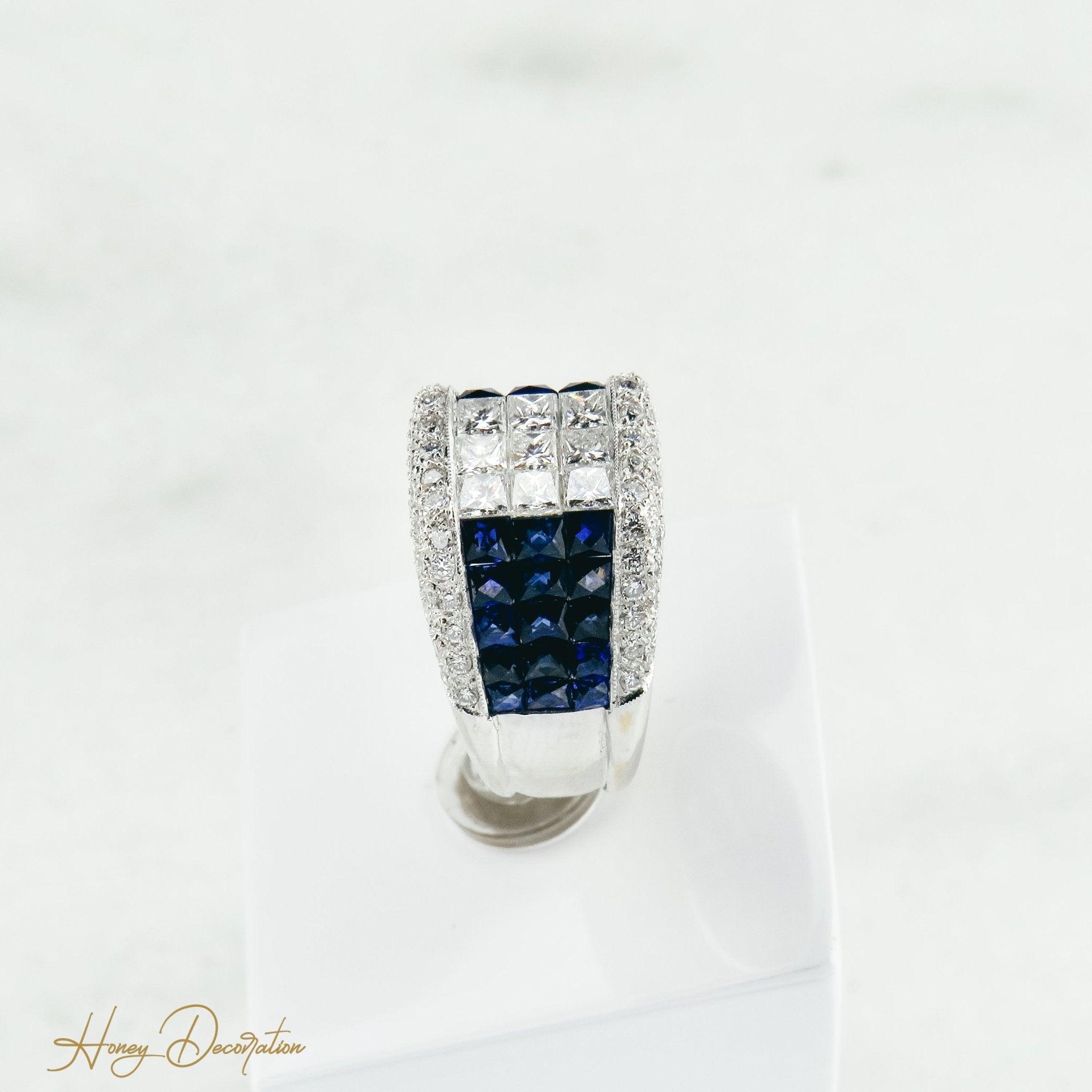 Weißgoldring mit Saphiren und Diamanten im Princess-Schliff - Honey Decoration