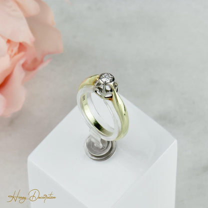 Wunderschöner Ring aus 585 Gold besetzt mit Diamanten - Honey Decoration