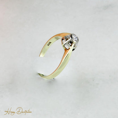 Wunderschöner Ring aus 585 Gold besetzt mit Diamanten - Honey Decoration