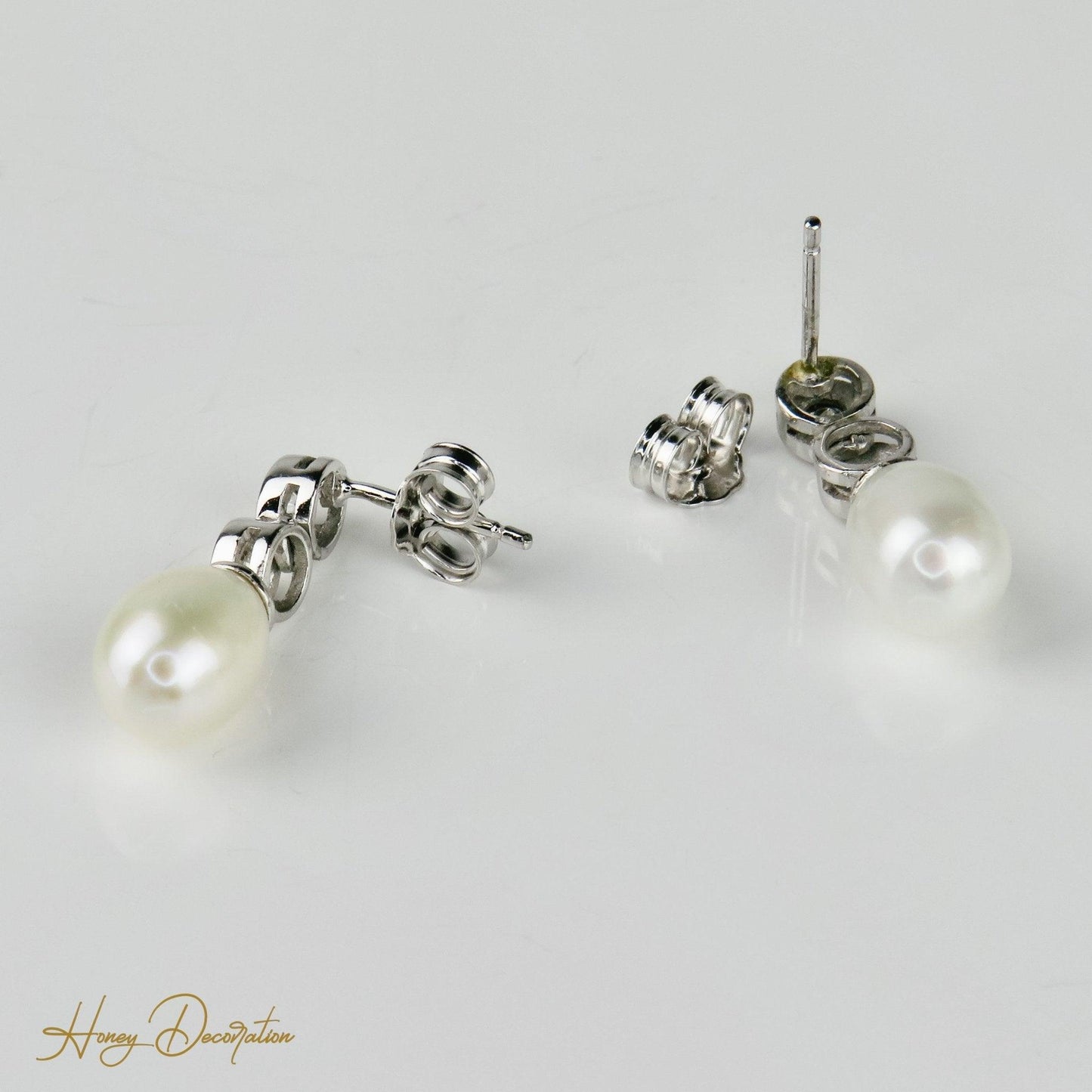Zeitlose Perlen-Ohrringe aus Weißgold mit Brillanten - Honey Decoration