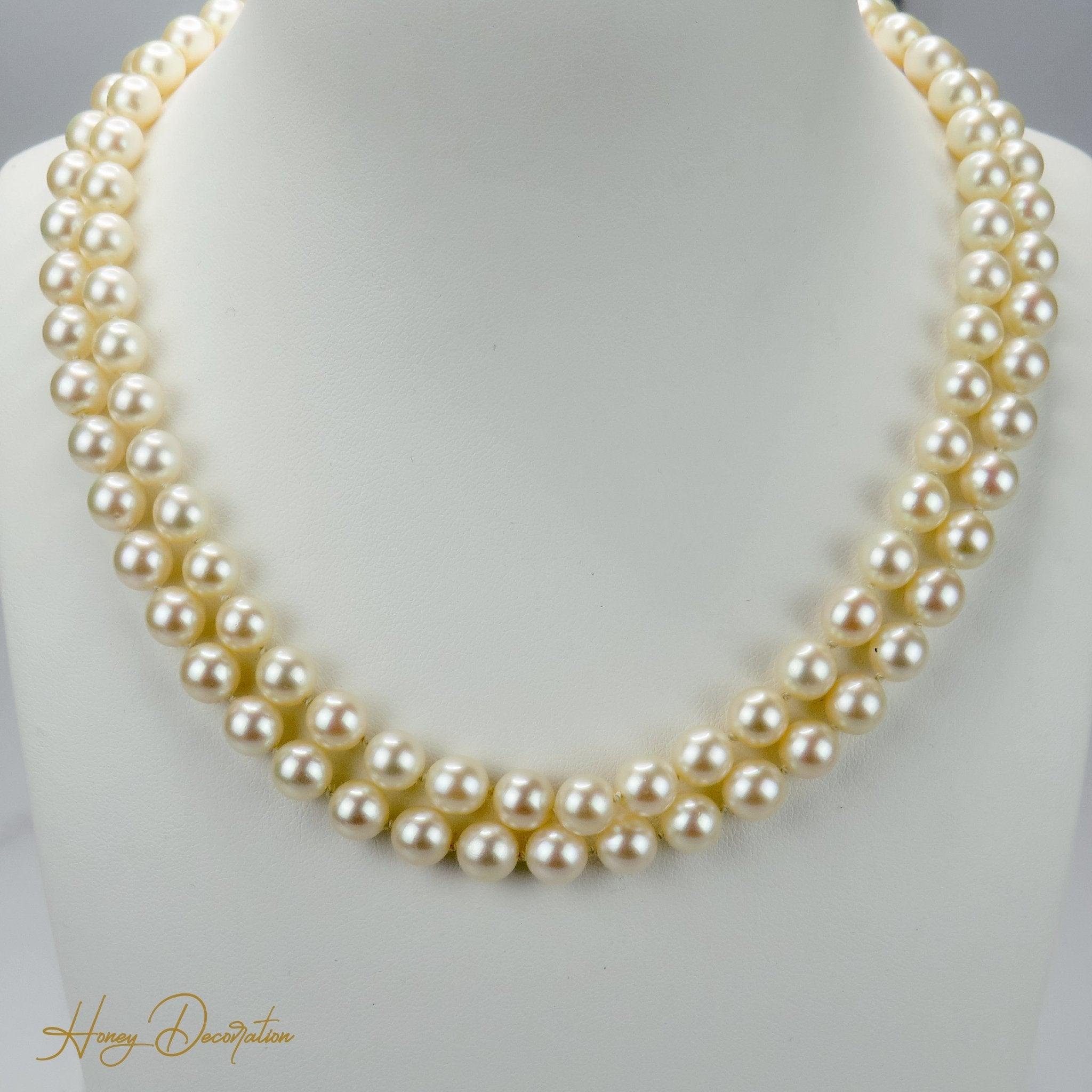 Zweireihige Perlenkette mit Goldschließe, Diamanten & Saphir - Honey Decoration